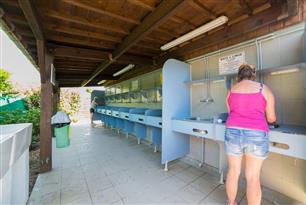 Bac à vaisselle - vacances en tente et caravane dans le Morbihan