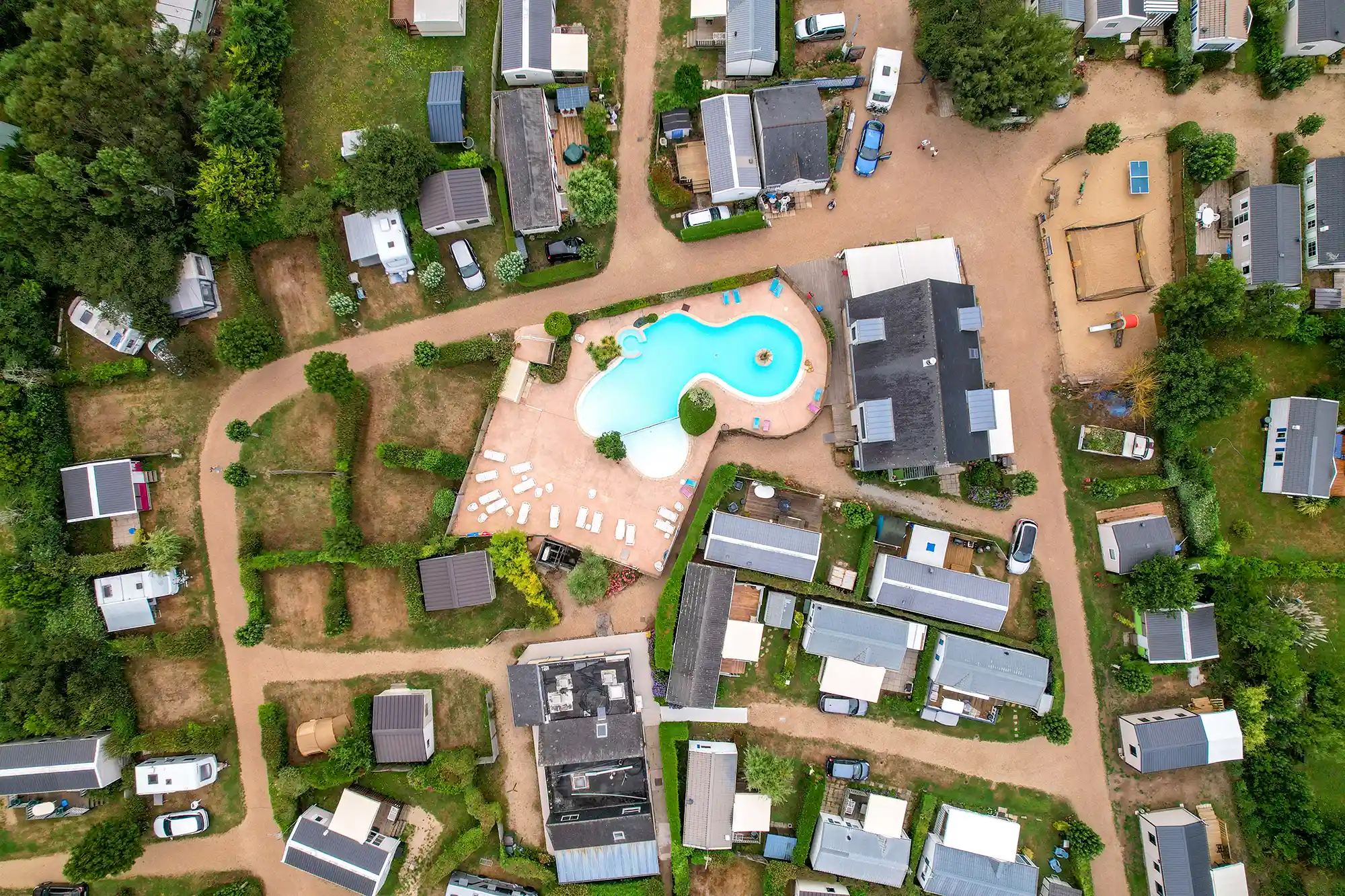 camping Lann Brick piscine chauffee vue du ciel