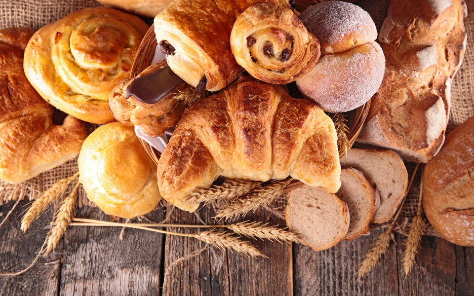 book fresh bread and pastries at the campsite in Brittany